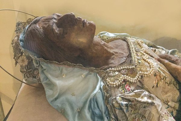 Colomba di Sens in Bari in Apulien, tragische Geschichte einer Frau