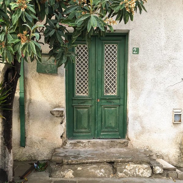 Mediterrane Farben an Fassaden kombiniert, eine Bilderstrecke