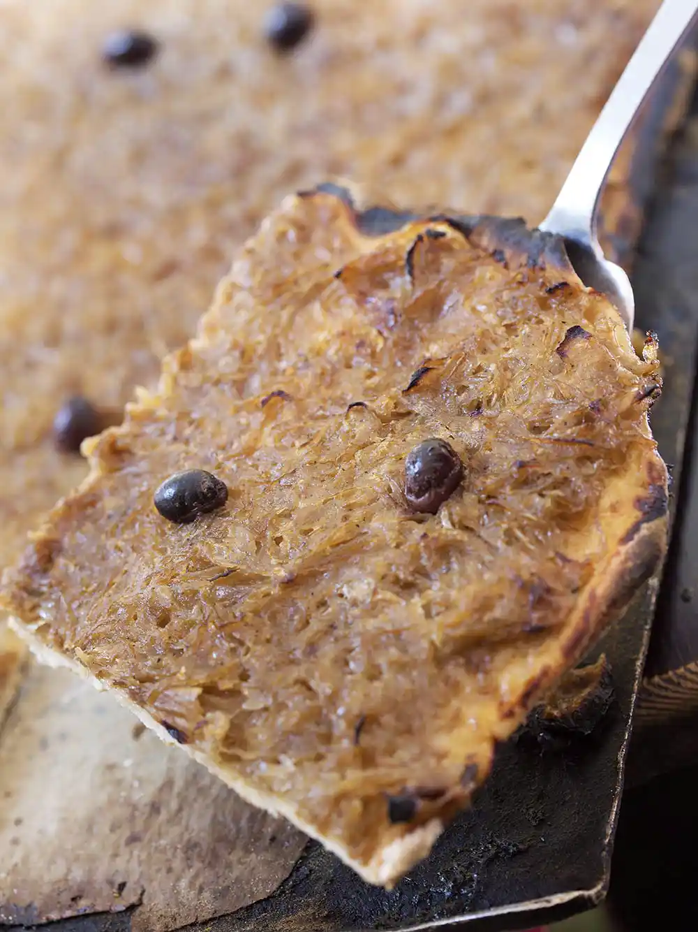 Provenzalische-Kueche-Pissaladiere Zwiebelkuchen mit Oliven