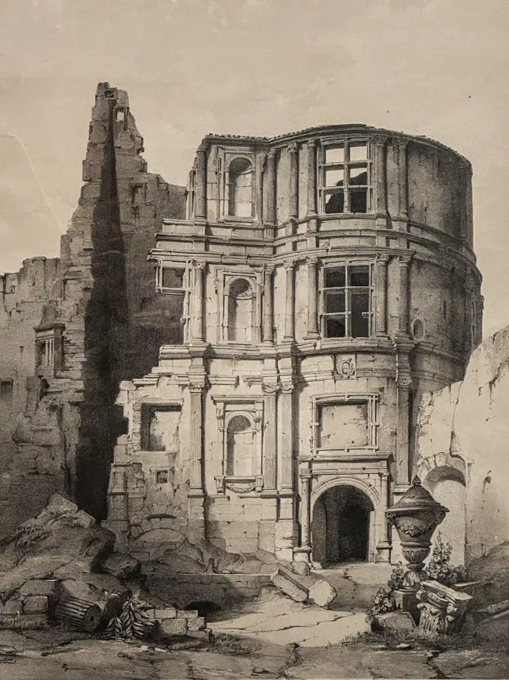 Grignan-Schlossruinen Zeichnung eines teilweise zerstörten, mehrstöckigen klassischen Steingebäudes mit Trümmern und einer zerbrochenen Urne davor.