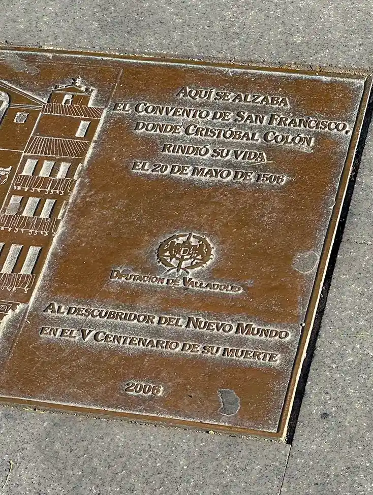 Valladolid-Christoph-Kolumbus-Plakette-2 Bronzeplakette in spanischer Sprache zu Ehren von Christoph Kolumbus in Valladolid anlässlich seines 500. Todestages.